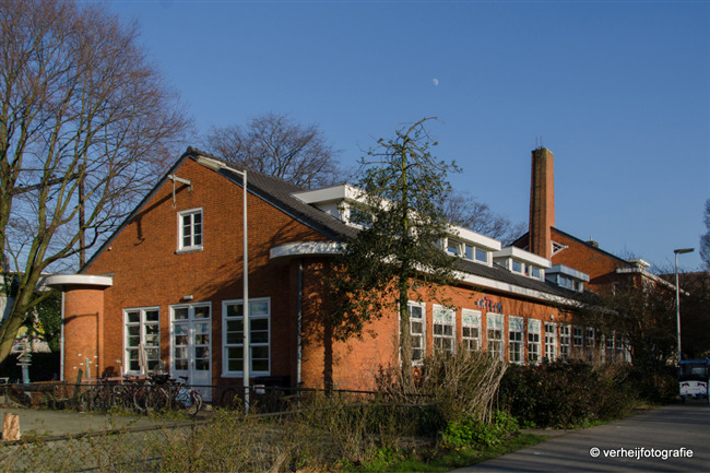 Het voormalige GGD-gebouwtje, aan de zijde van het Westerpark
              <br/>
              Annemarieke Verheij, februari 2016